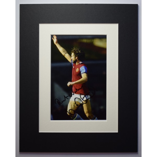 Dennis Mortimer Signed Autograph 10x8 photo display Aston Villa Football AFTAL Perfect Gift Memorabilia		