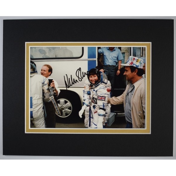 Helen Sharman Signed Autograph 10x8 photo display MIR Space Station Astronaut AFTAL Perfect Gift Memorabilia		