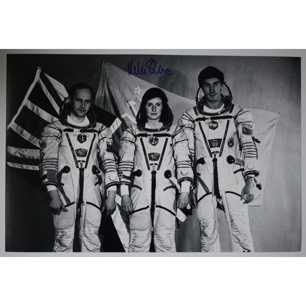 Helen Sharman Signed Autograph 12x8 Photo MIR Space Station Astronaut COA AFTAL Perfect Gift Memorabilia	