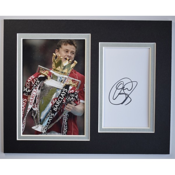 Ole Gunnar Solskjaer Signed Autograph 10x8 photo display Man Utd Football AFTAL Perfect Gift Memorabilia		