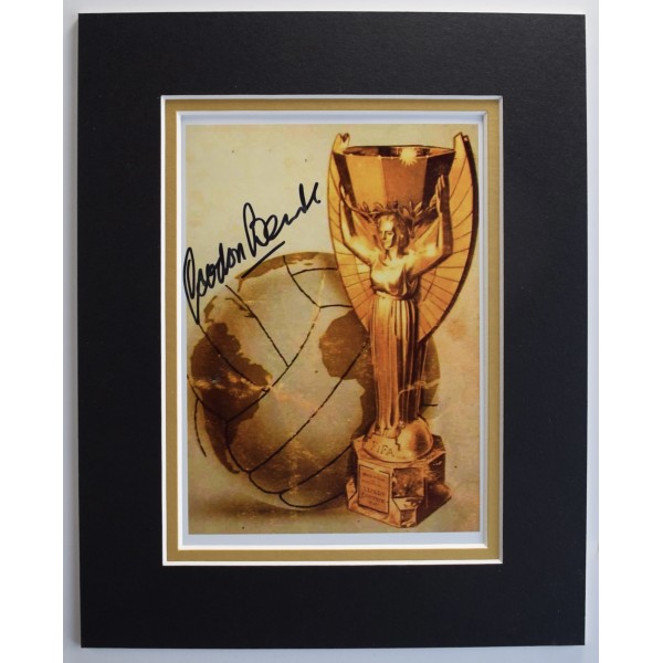 Gordon Banks Signed Autograph 10x8 photo display England World Cup 1966 AFTAL Perfect Gift Memorabilia	