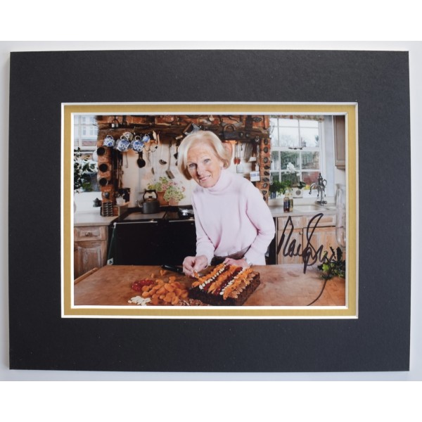 Mary Berry Signed Autograph 10x8 photo display TV Bake Off Chef Cake COA AFTAL Perfect Gift Memorabilia	