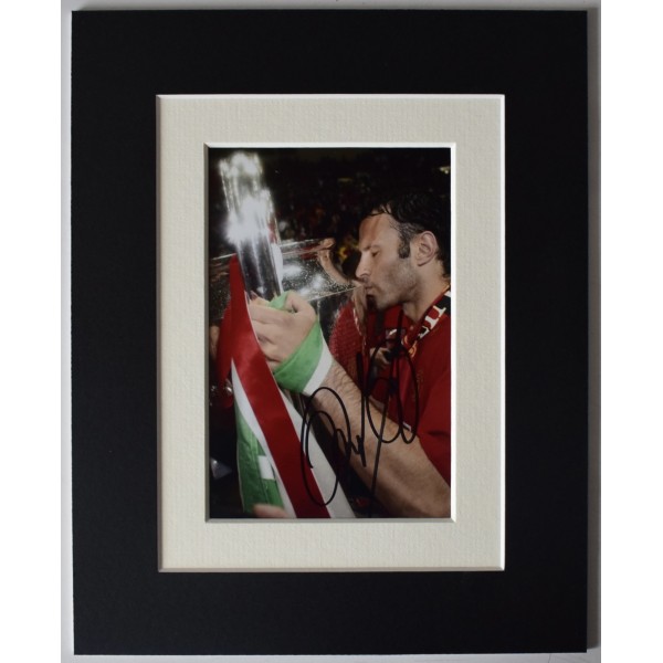 Ryan Giggs Signed Autograph 10x8 photo display Manchester United Football AFTAL Perfect Gift Memorabilia	