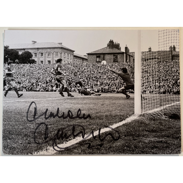 Malcolm Macdonald Signed Autograph 8x6 Photo Newcastle Utd Football COA Malcolm Macdonald Signed Autograph 8x6 Photo Newcastle Utd Football COA