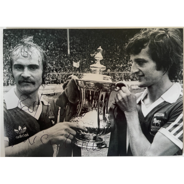 Mick Mills Signed Autograph 7x5 photo Ipswich Town Football NEW LOW PRICE Mick Mills Signed Autograph 7x5 photo Ipswich Town Football NEW LOW PRICE