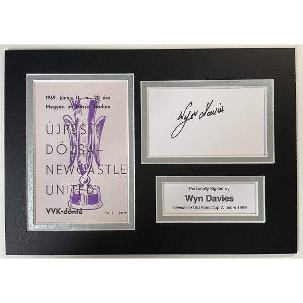 Wyn Davies Signed Autograph A4 photo display Newcastle Utd Fairs Cup 1969 Perfect Gift Memorabilia	