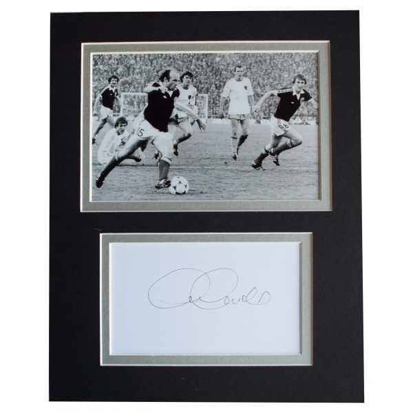 Archie Gemmill Signed Autograph 10x8 photo display Scotland Football AFTAL COA Perfect Gift Memorabilia	
