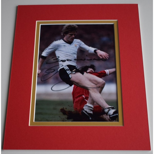 Gordon McQueen Signed Autograph 10x8 photo display Manchester United AFTAL & COA Memorabilia PERFECT GIFT
