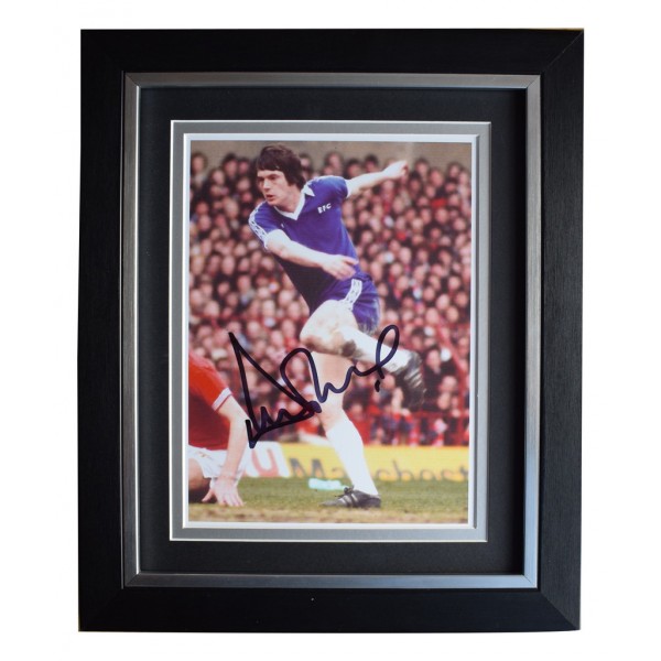 Duncan McKenzie SIGNED 10x8 FRAMED Photo Autograph Display Everton Football  AFTAL  COA Memorabilia PERFECT GIFT