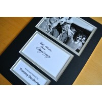 TOMMY DOCHERTY HAND SIGNED AUTOGRAPH A4 PHOTO DISPLAY MAN UNITED GIFT & COA PERFECT GIFT