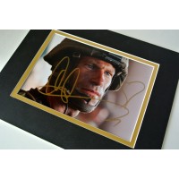Aaron Eckhart Signed Autograph 10x8 photo display War Film Battle Los Angeles  PERFECT GIFT 