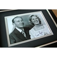 Vera Lynn Signed 10x8 FRAMED Photo Autograph Display WW2 Forces Music & COA PERFECT GIFT