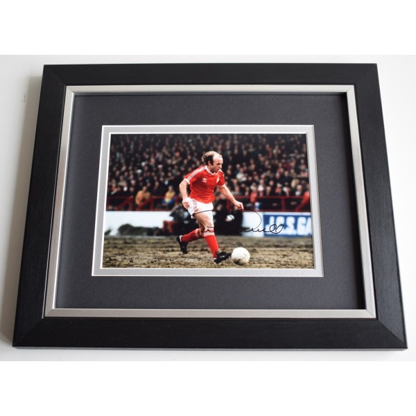 Archie Gemmill SIGNED 10X8 FRAMED Photo Autograph Nottingham Forest AFTAL & COA Memorabilia PERFECT GIFT