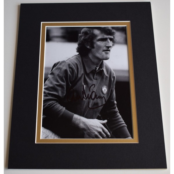 Alex Stepney Signed Autograph 10x8 photo display Manchester United  Memorabilia AFTAL & COA  PERFECT GIFT 