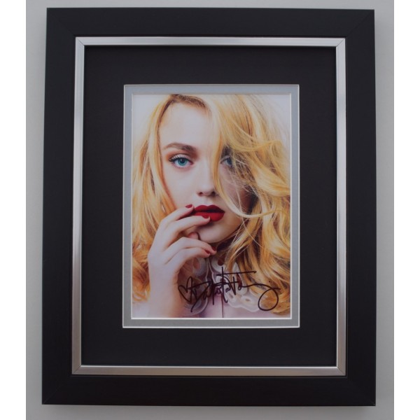 Dakota Fanning SIGNED 10X8 FRAMED Photo Autograph Display Twilight Film     Memorabilia  AFTAL & COA perfect gift