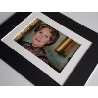 Penelope Wilton Signed Autograph 10x8 photo mount display TV Downton Abbey AFTAL & COA Memorabilia PERFECT GIFT 