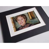 Penelope Wilton Signed Autograph 10x8 photo mount display TV Downton Abbey AFTAL & COA Memorabilia PERFECT GIFT 
